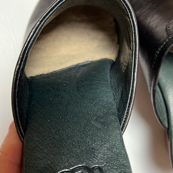Ugg Abbie Black Leather Clog With Sheep Skin Size 6 - Picture 9 of 11